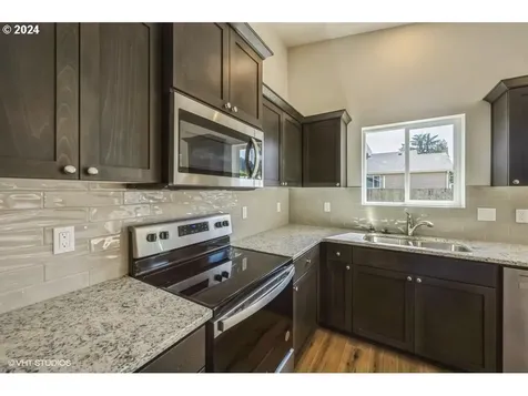 76305 Garden Road Oakridge OR 97463