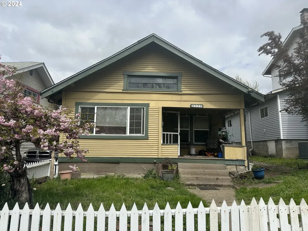 1758 Ne Commercial Avenue Roseburg OR 97470