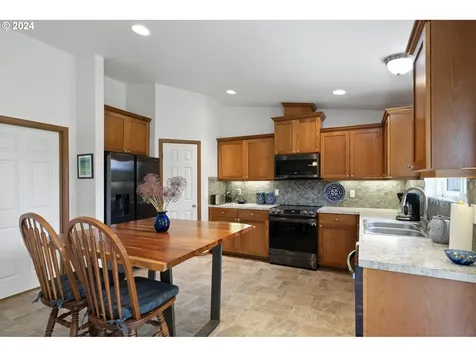 8097 Bewley Street Bay City OR 97107