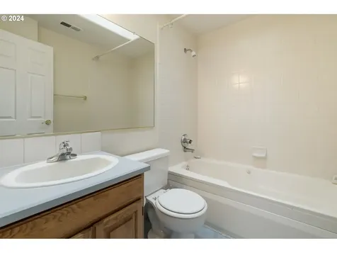 9448 Sw Wood Parkway Portland OR 97219