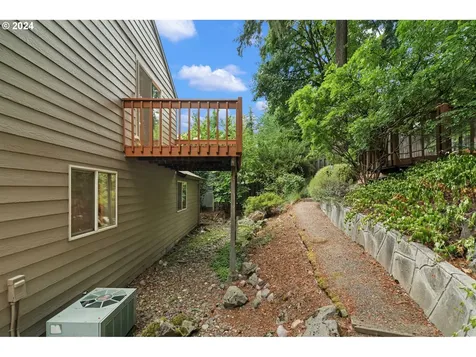 9448 Sw Wood Parkway Portland OR 97219