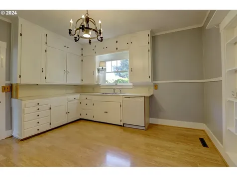 1914 W 10th Street The Dalles OR 97058