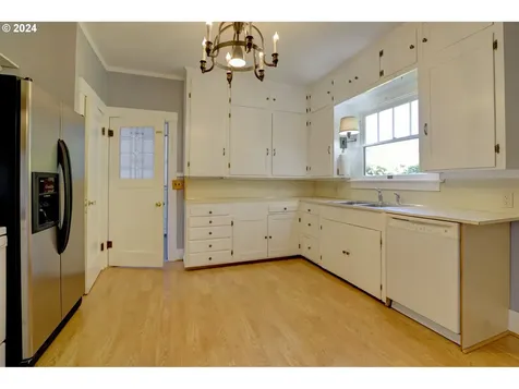 1914 W 10th Street The Dalles OR 97058