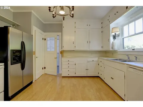 1914 W 10th Street The Dalles OR 97058