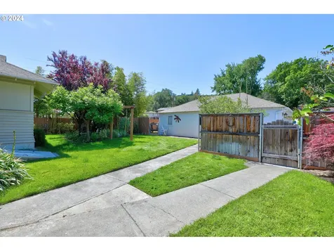 1914 W 10th Street The Dalles OR 97058