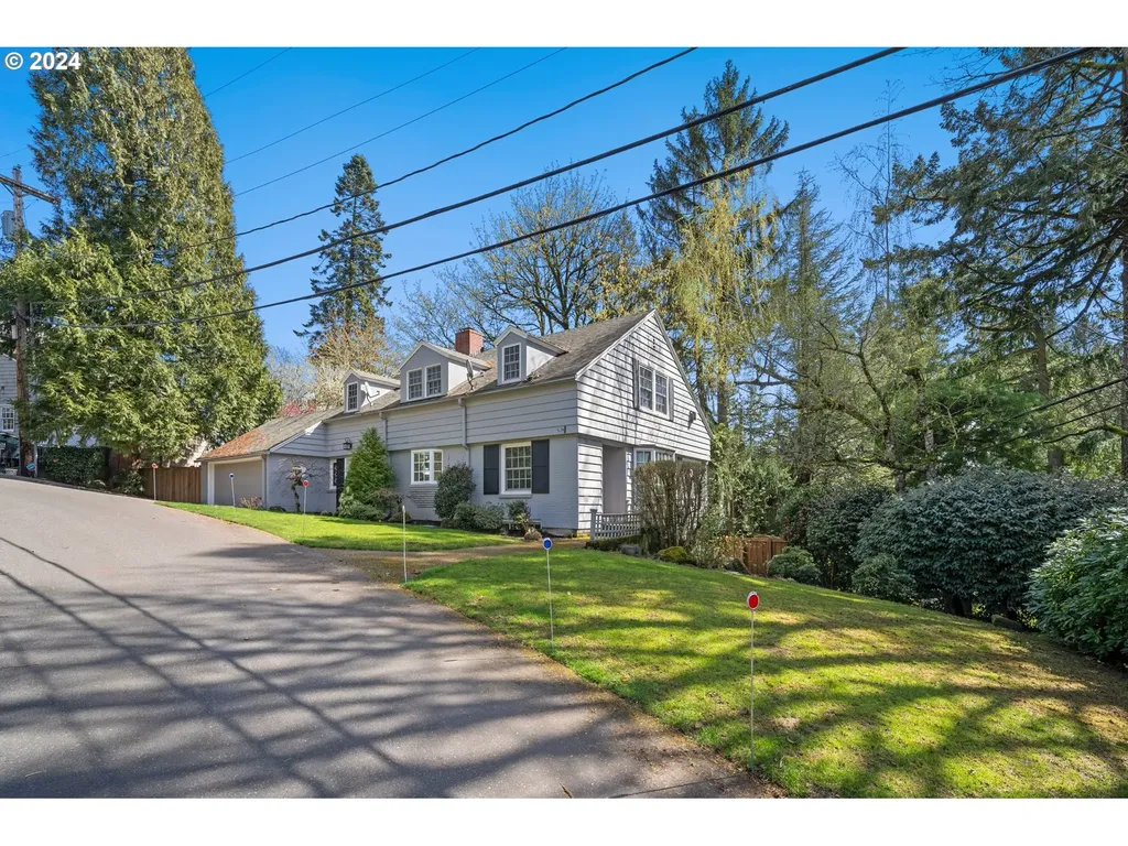 5634 SW Menefee Drive Portland OR 97239