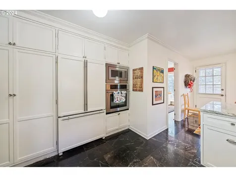 5634 SW Menefee Drive Portland OR 97239