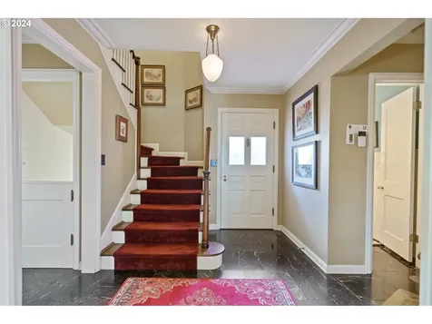 5634 SW Menefee Drive Portland OR 97239