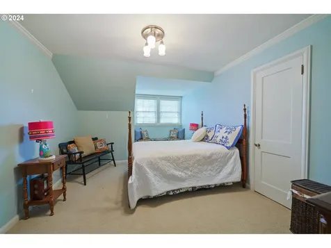 5634 SW Menefee Drive Portland OR 97239