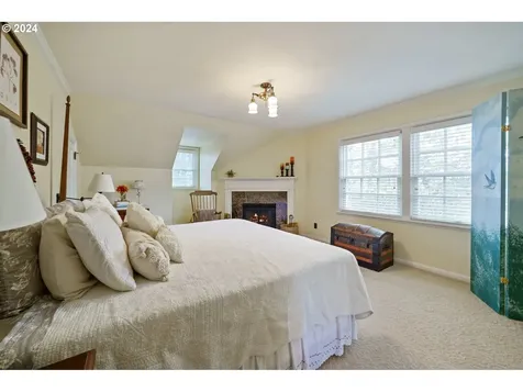 5634 SW Menefee Drive Portland OR 97239