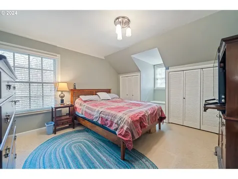 5634 SW Menefee Drive Portland OR 97239