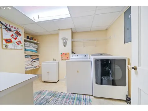 5634 SW Menefee Drive Portland OR 97239