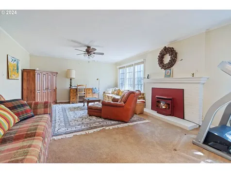 5634 SW Menefee Drive Portland OR 97239