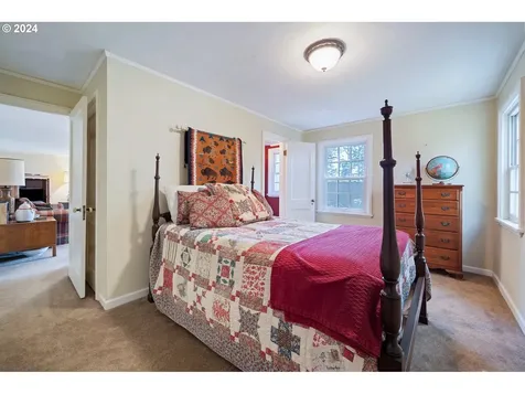5634 SW Menefee Drive Portland OR 97239