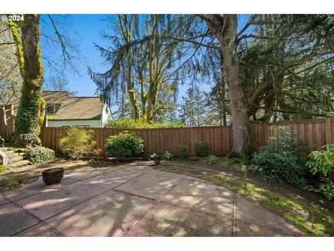 5634 SW Menefee Drive Portland OR 97239