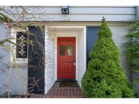 5634 SW Menefee Drive Portland OR 97239