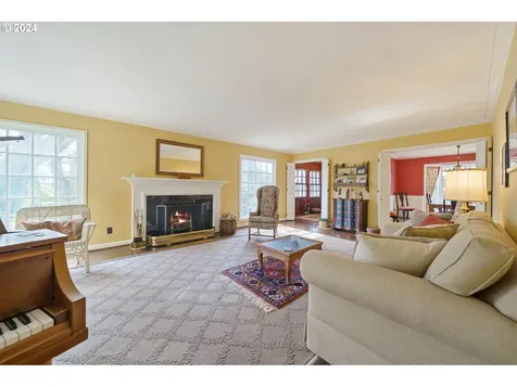 5634 SW Menefee Drive Portland OR 97239
