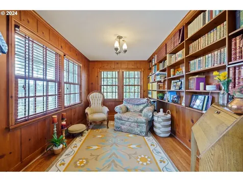 5634 SW Menefee Drive Portland OR 97239