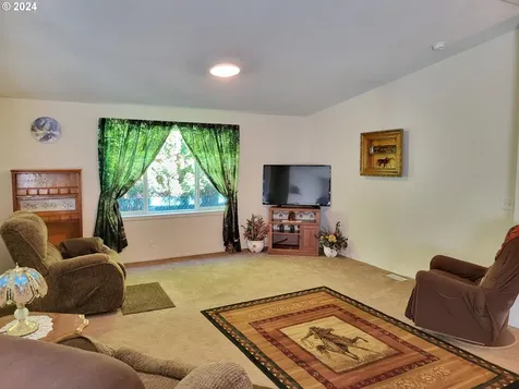 221 Nw Blair Street Sheridan OR 97378