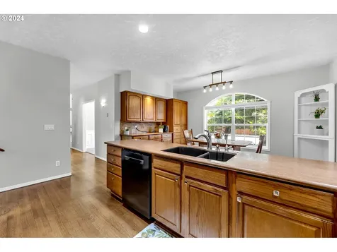 983 S Redwood Street Canby OR 97013