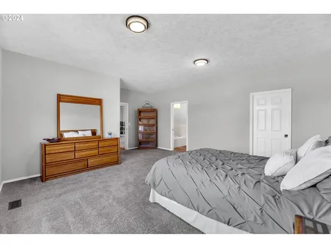 983 S Redwood Street Canby OR 97013
