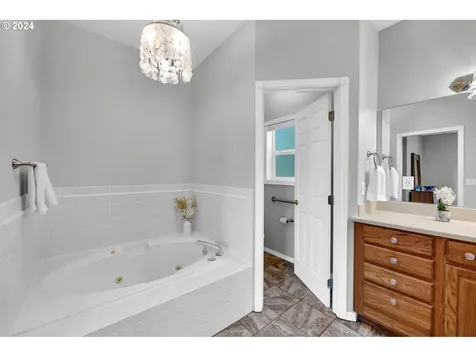 983 S Redwood Street Canby OR 97013
