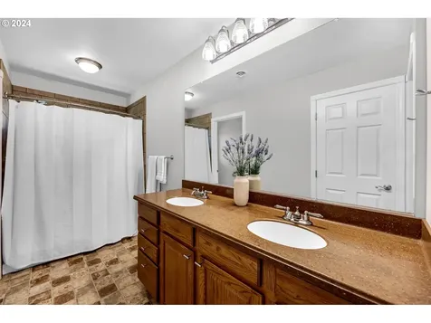 983 S Redwood Street Canby OR 97013
