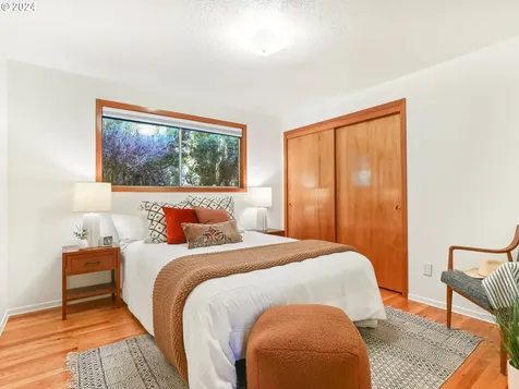 625 Se 71st Avenue Portland OR 97215