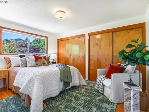 625 Se 71st Avenue Portland OR 97215