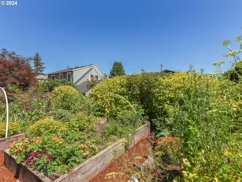 625 Se 71st Avenue Portland OR 97215