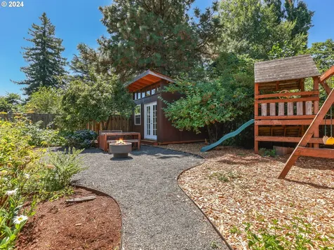625 Se 71st Avenue Portland OR 97215