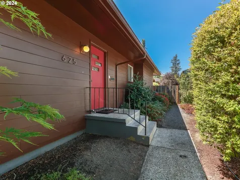 625 Se 71st Avenue Portland OR 97215