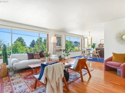 625 Se 71st Avenue Portland OR 97215