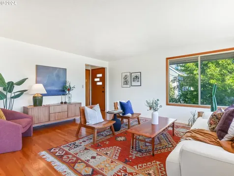 625 Se 71st Avenue Portland OR 97215