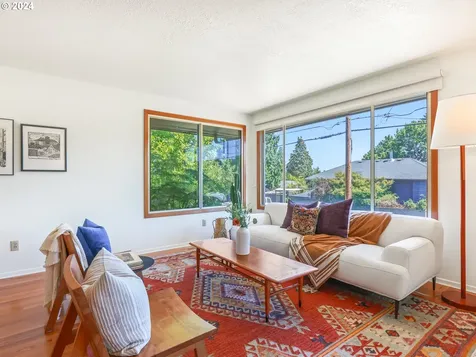 625 Se 71st Avenue Portland OR 97215