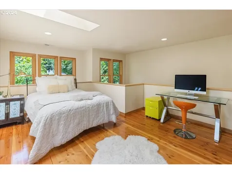 3702 Sw Sweetbriar Drive Portland OR 97221