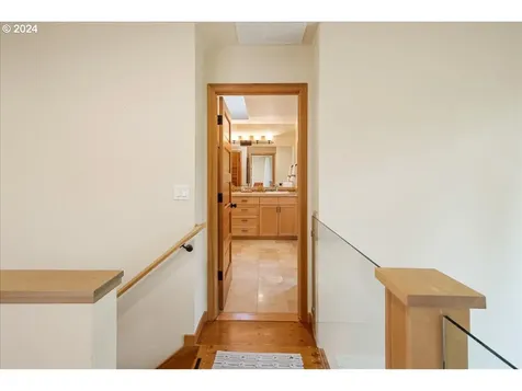 3702 Sw Sweetbriar Drive Portland OR 97221