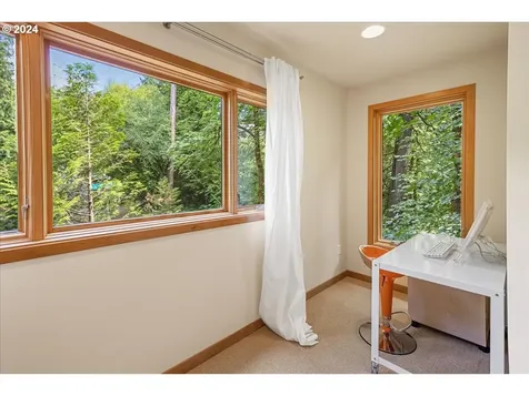 3702 Sw Sweetbriar Drive Portland OR 97221