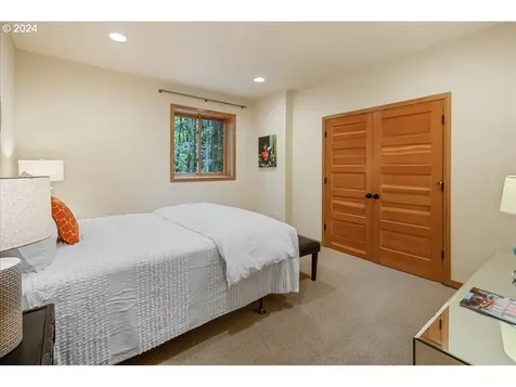 3702 Sw Sweetbriar Drive Portland OR 97221