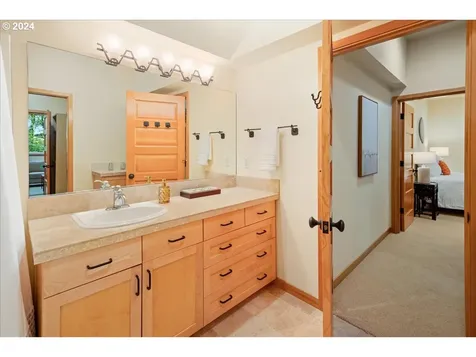 3702 Sw Sweetbriar Drive Portland OR 97221