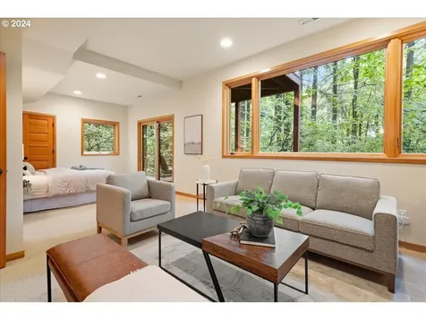 3702 Sw Sweetbriar Drive Portland OR 97221