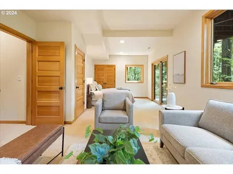 3702 Sw Sweetbriar Drive Portland OR 97221