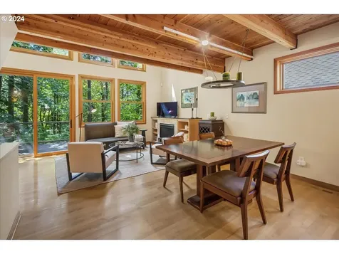 3702 Sw Sweetbriar Drive Portland OR 97221