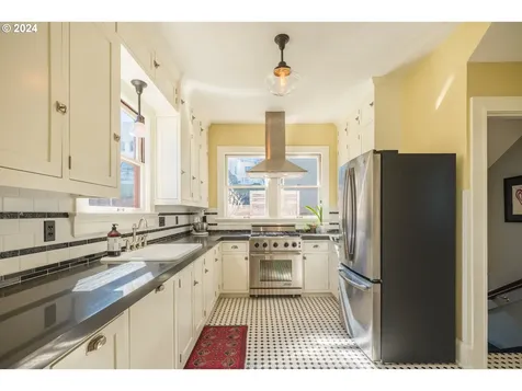 980 16th Street Astoria OR 97103