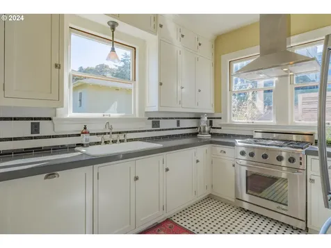 980 16th Street Astoria OR 97103