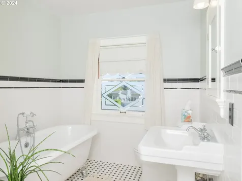 980 16th Street Astoria OR 97103
