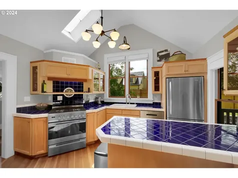 25 Knoop Lane Eugene OR 97404