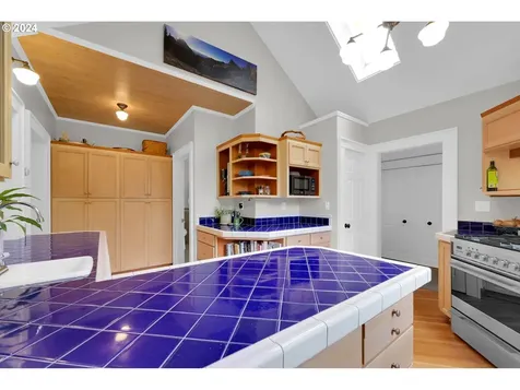 25 Knoop Lane Eugene OR 97404