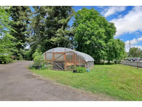 25 Knoop Lane Eugene OR 97404