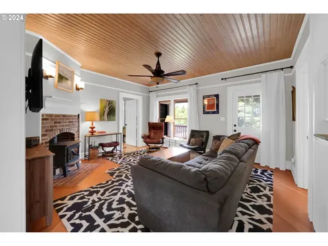 25 Knoop Lane Eugene OR 97404